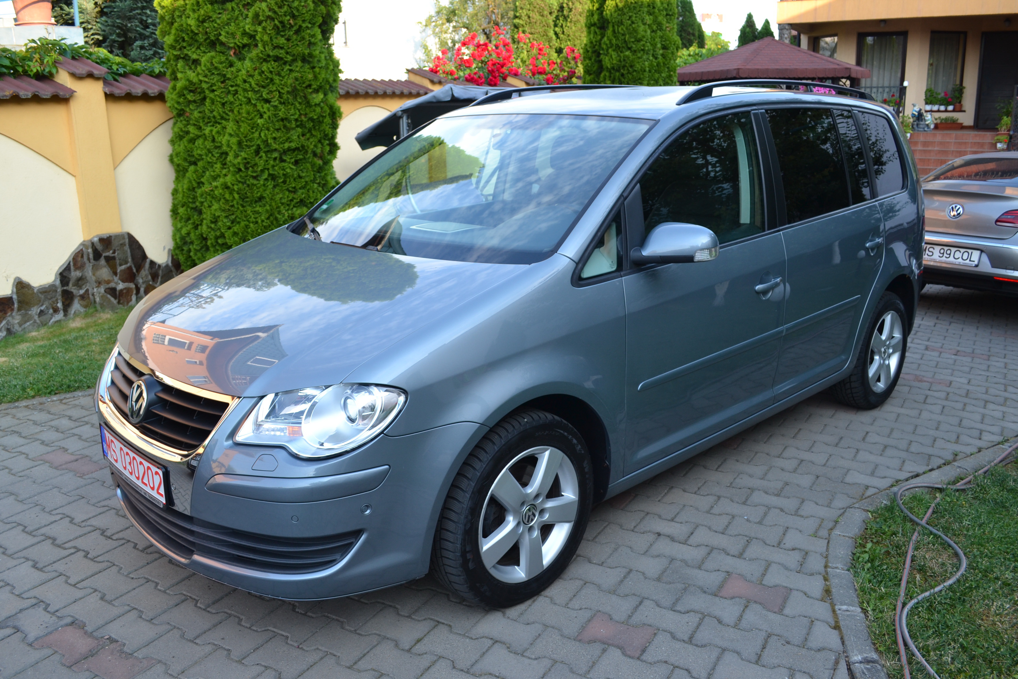 VW TOURAN 2.0TDI 7 LOCURI!! XENON!! CLIMATRONIC!!JENTI ALU!! EURO4!! VW TOURAN 2.0TDI 7 LOCURI!! XENON!! CLIMATRONIC!!JENTI ALU!! EURO4!!