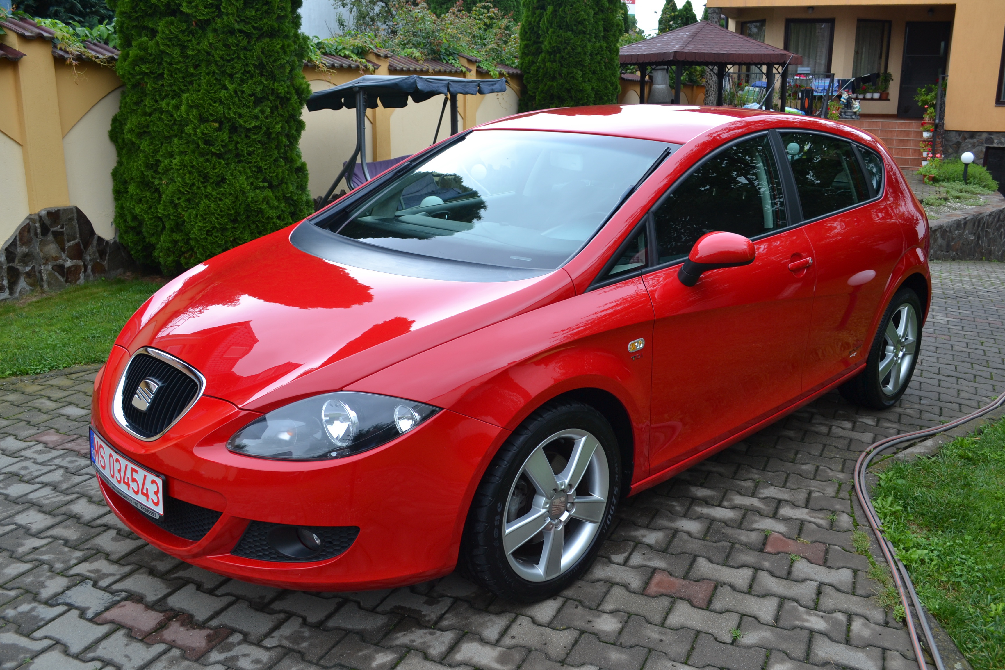 Seat LEON 2.0TDI SPORTLINE!!CLIMATRONIC!!JENTI ALU!!PARCTRONIC!!EURO4!! Seat LEON 2.0TDI SPORTLINE!!CLIMATRONIC!!JENTI ALU!!PARCTRONIC!!EURO4!!