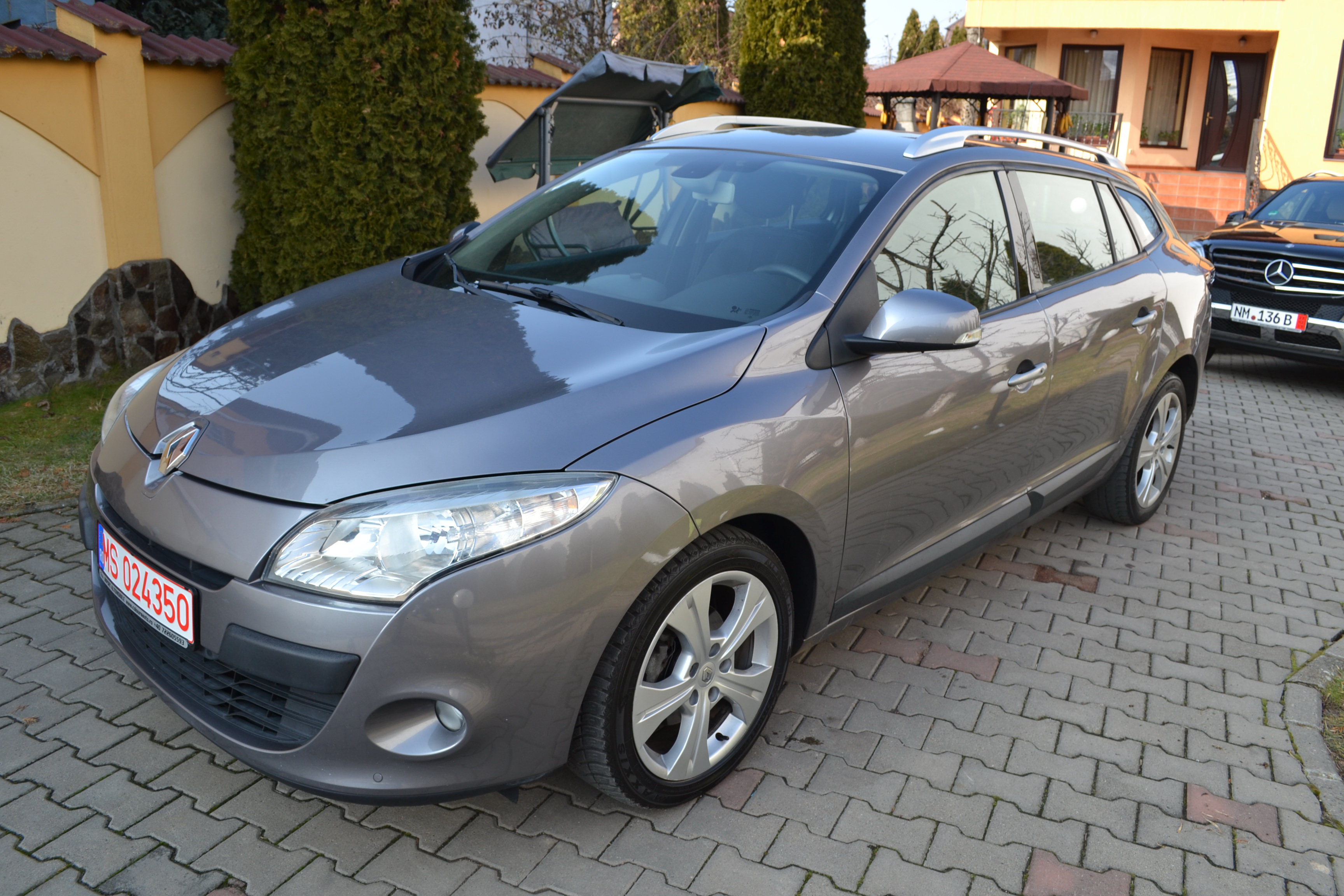 Renault MEGANE 1.5 dci DYNAMIQUE!!CLIMATRONIC!!KEYLESS GO!!JENTI ALU!! Renault MEGANE 1.5 dci DYNAMIQUE!!CLIMATRONIC!!KEYLESS GO!!JENTI ALU!!